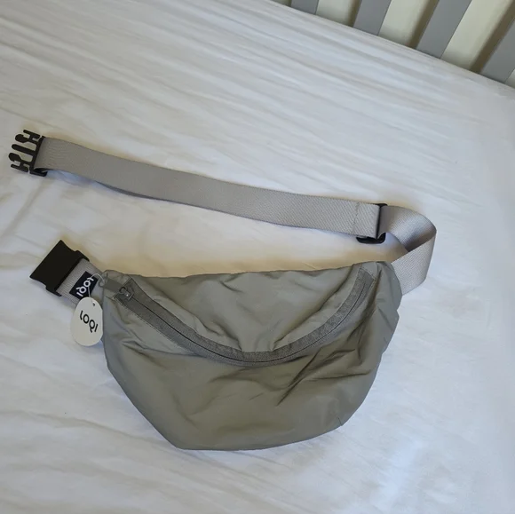 LOQI Metallic Gray Reflective Belt Bag NWT - Picture 8 of 11